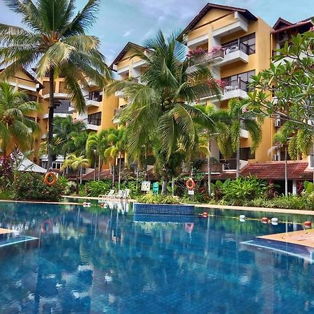 Tiara Labuan Hotel Kültér fotó