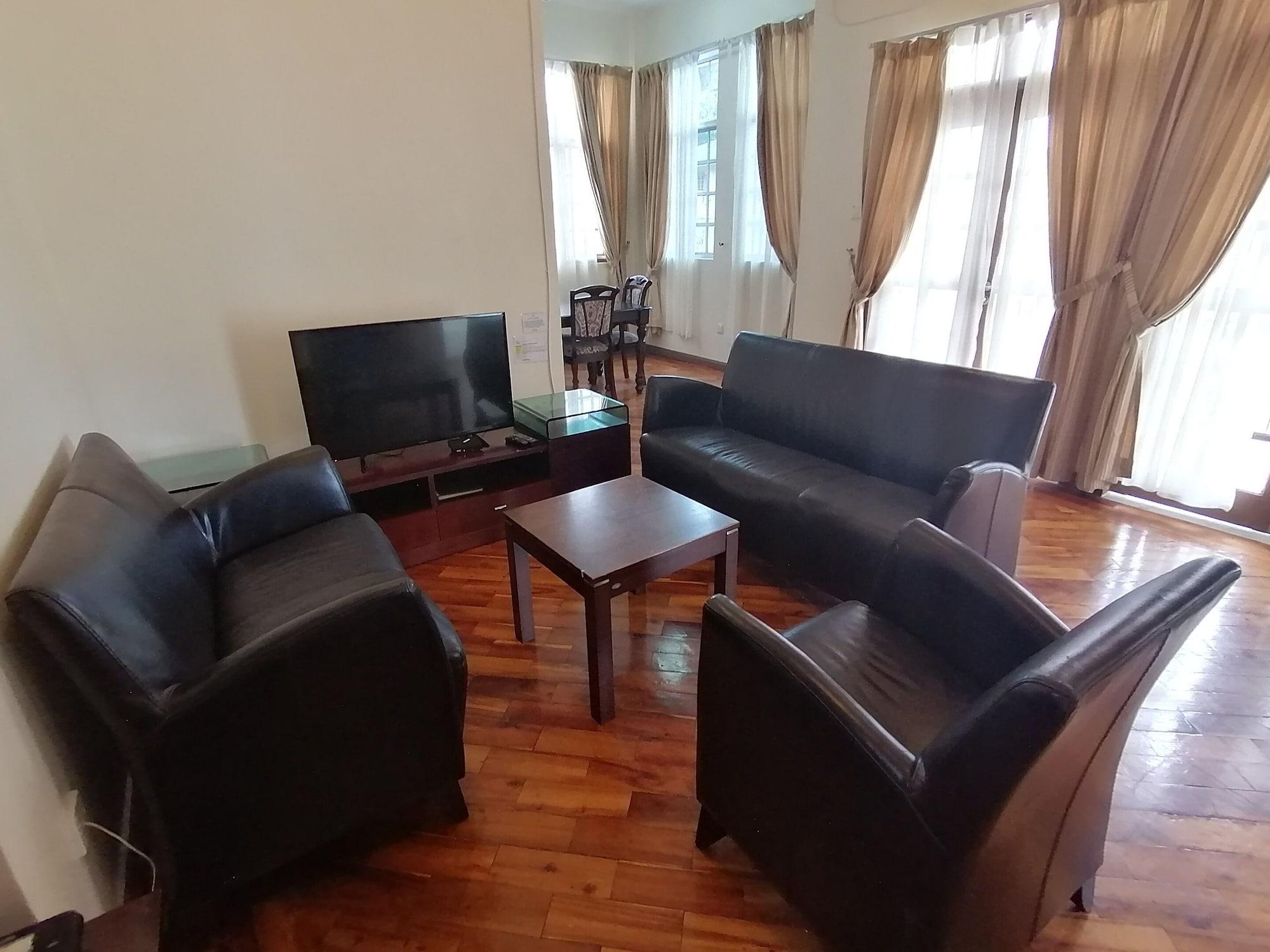 Tiara Labuan Hotel Kültér fotó
