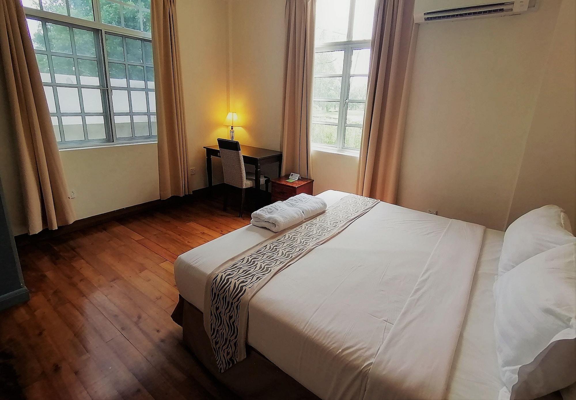 Tiara Labuan Hotel Kültér fotó