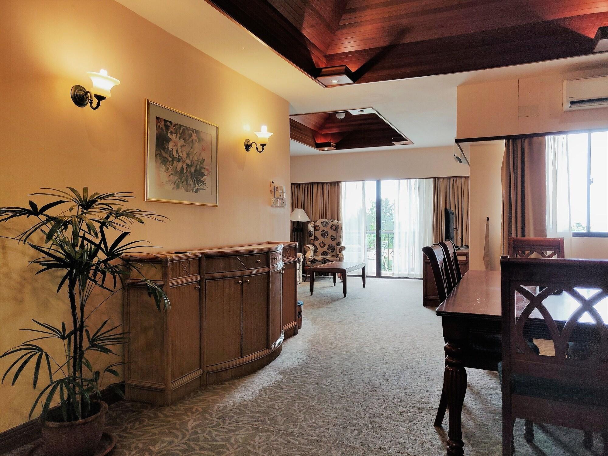 Tiara Labuan Hotel Kültér fotó