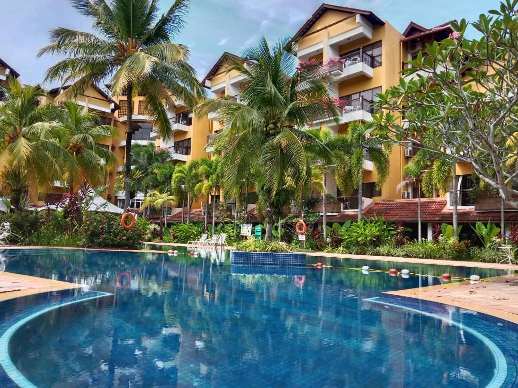 Tiara Labuan Hotel Kültér fotó