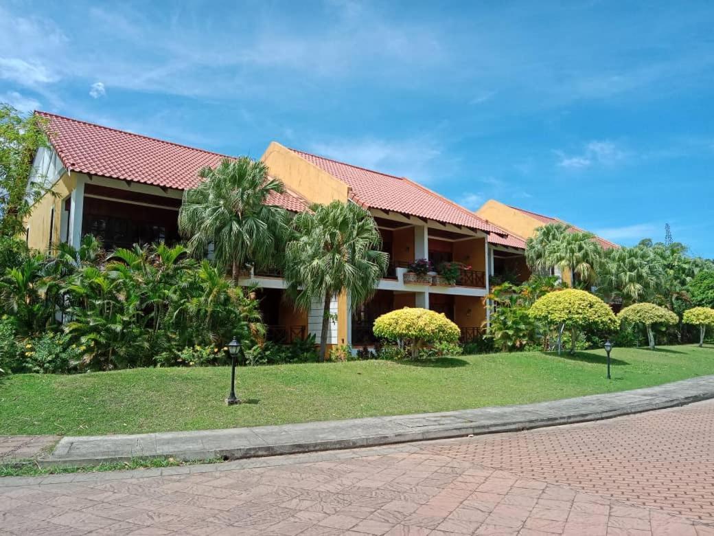 Tiara Labuan Hotel Kültér fotó