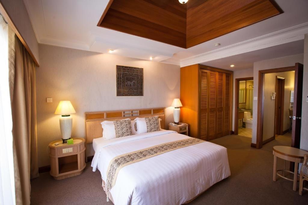 Tiara Labuan Hotel Kültér fotó