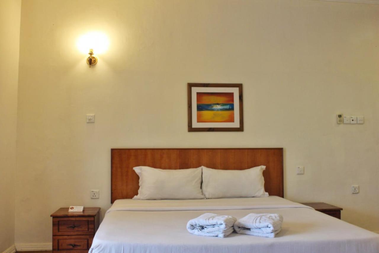 Tiara Labuan Hotel Kültér fotó