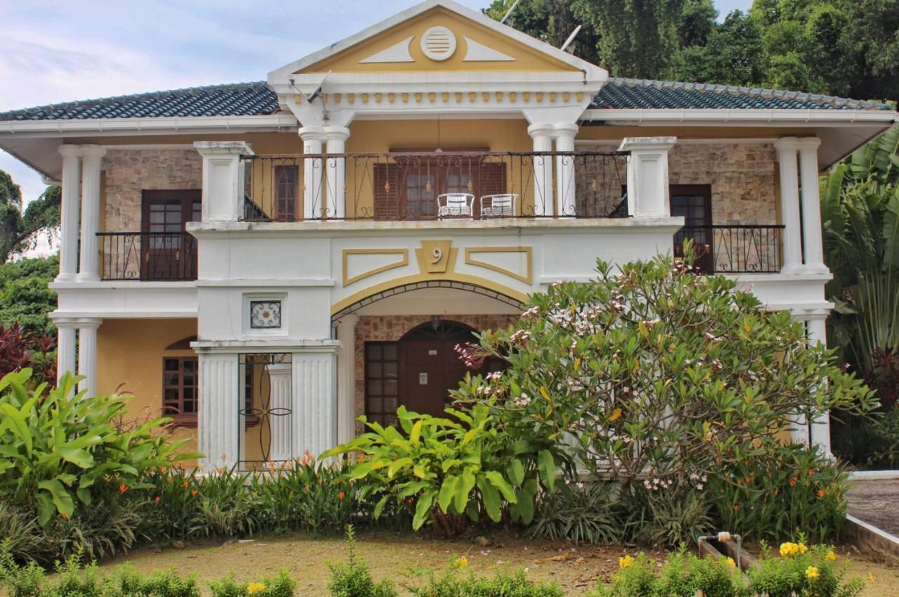 Tiara Labuan Hotel Kültér fotó