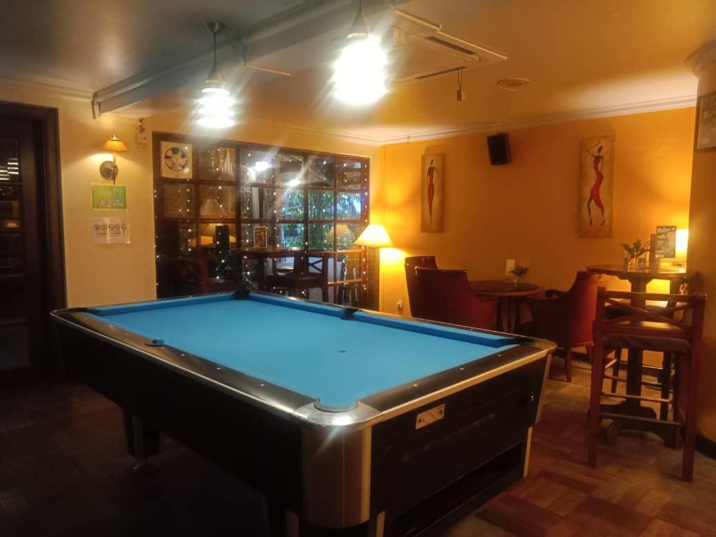 Tiara Labuan Hotel Kültér fotó