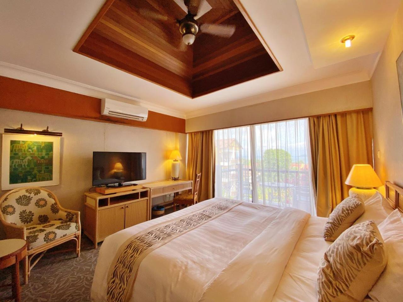 Tiara Labuan Hotel Kültér fotó