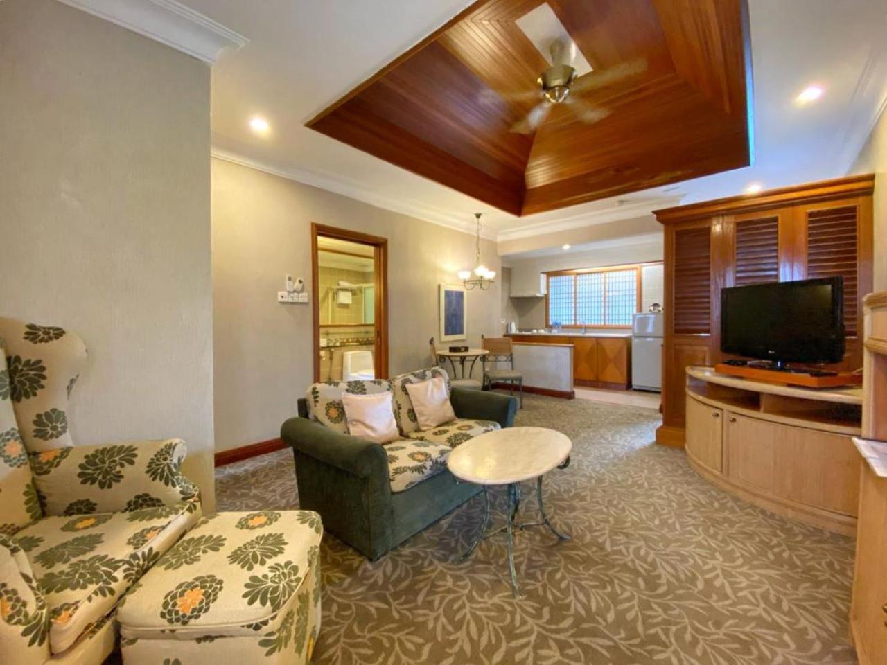 Tiara Labuan Hotel Kültér fotó