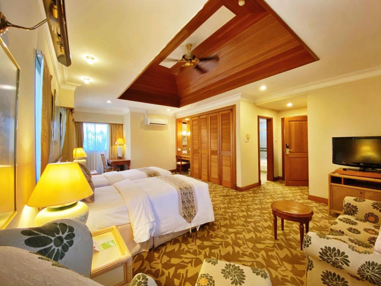 Tiara Labuan Hotel Kültér fotó