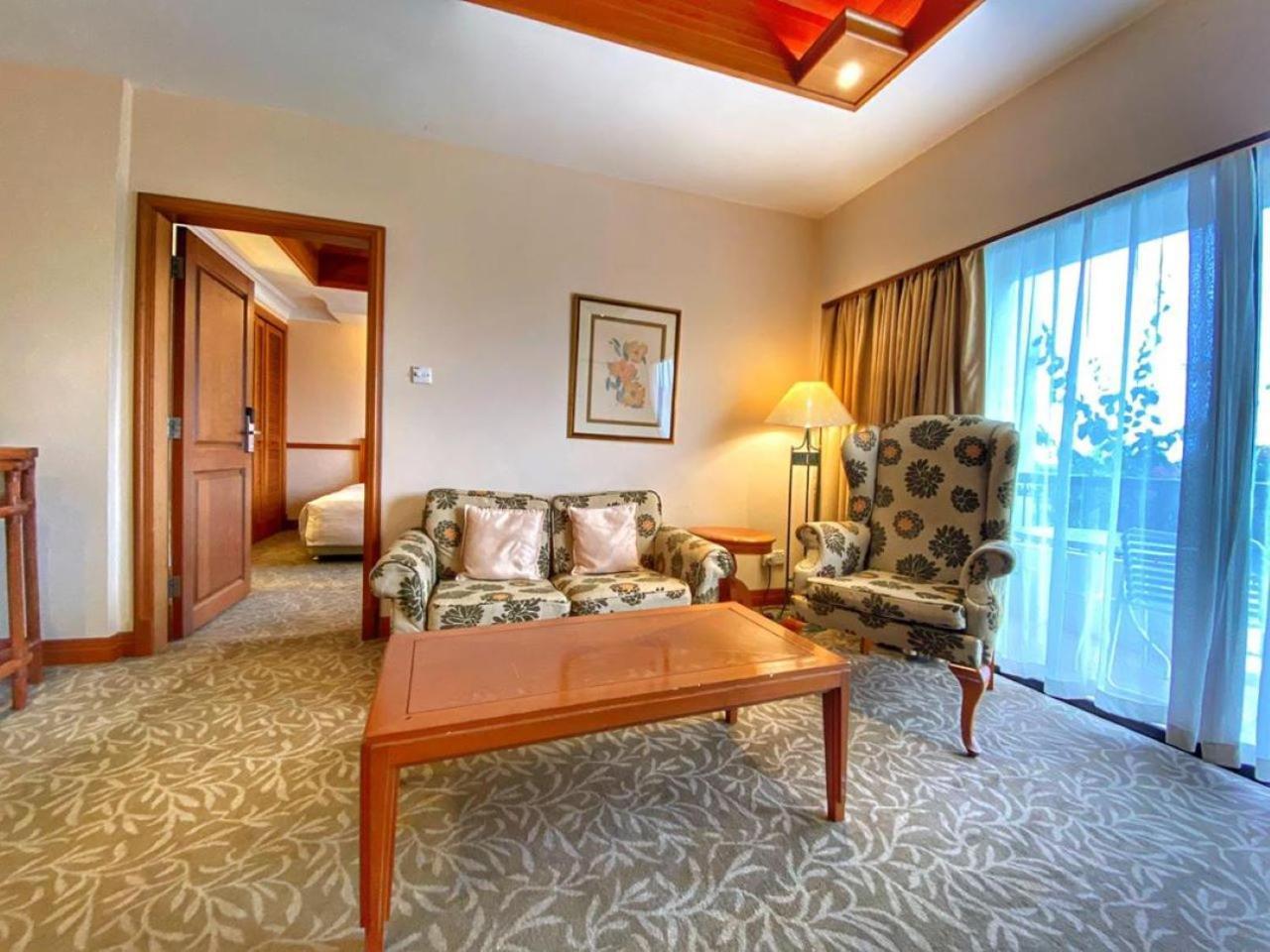 Tiara Labuan Hotel Kültér fotó