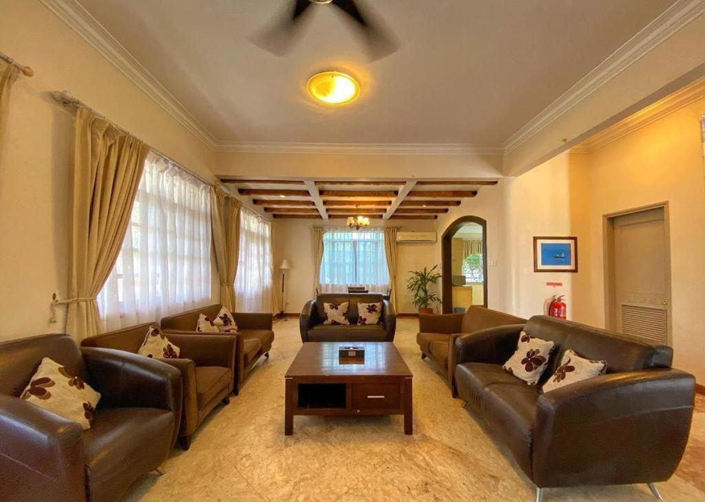 Tiara Labuan Hotel Kültér fotó