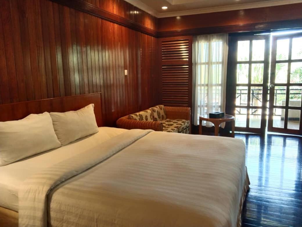 Tiara Labuan Hotel Kültér fotó